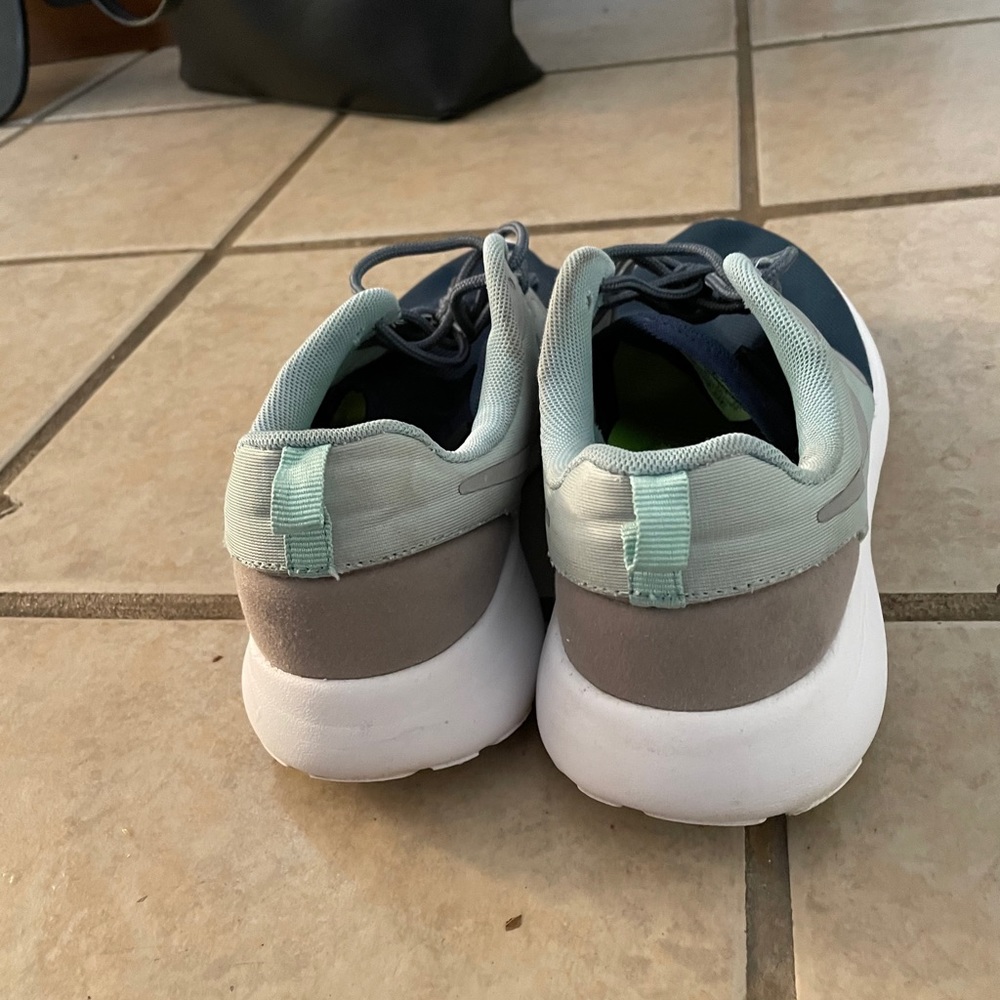 Men’s Nike Rosh - Picture 3 of 5